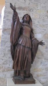 Hl. Gertrud von Nivelles Statue in der Stiftskirche von Nivelles