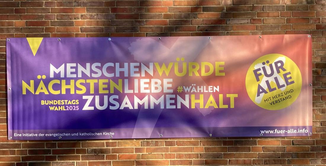Banner zur Bundestagswahl an der Christuskirche Wort der Zuversicht vom 2025-02-02