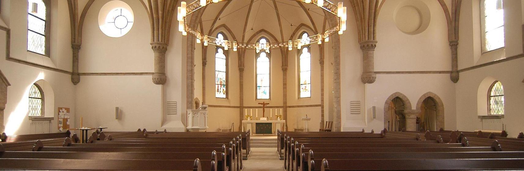 Header Garnisonkirche Oldenburg Innenraum in Richtung Altar