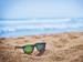 Sonnenbrille am Strand