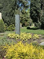 Gertrudenkirchhof Oldenburg mit grüner Stele