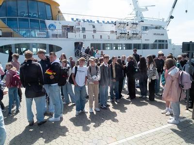 23.6.24 KoKo-Fahrt Helgoland 2024 Warten auf die Fähre