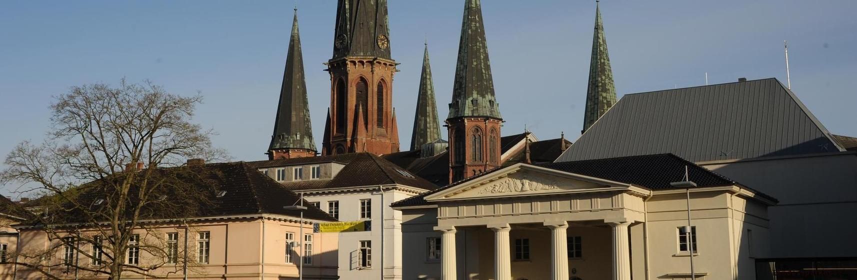 Header Lambertikirche Oldenburg im Morgenlicht 2015