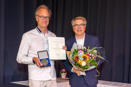 Tobias Götting erhält das große Stadtsiegel