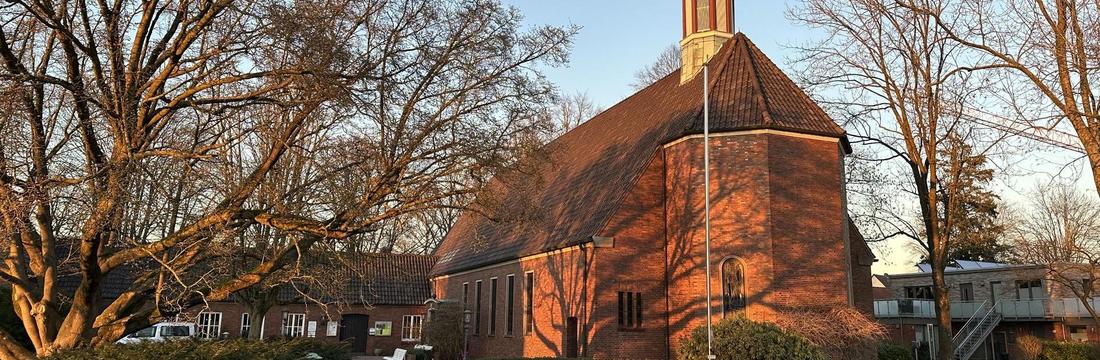 Header Christuskirche von der Straße aus gesehen