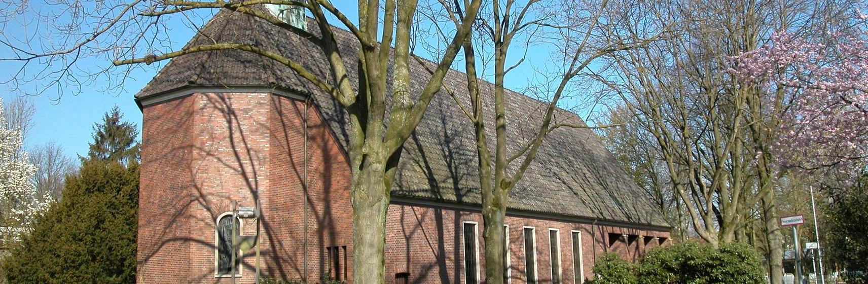 Header Christuskirche Oldenburg von der Straße aus gesehen