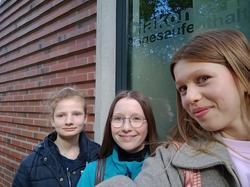 Konfirmandinnen beim Tagesaufenthalt für Wohnungslose, Bloherfelder Straße