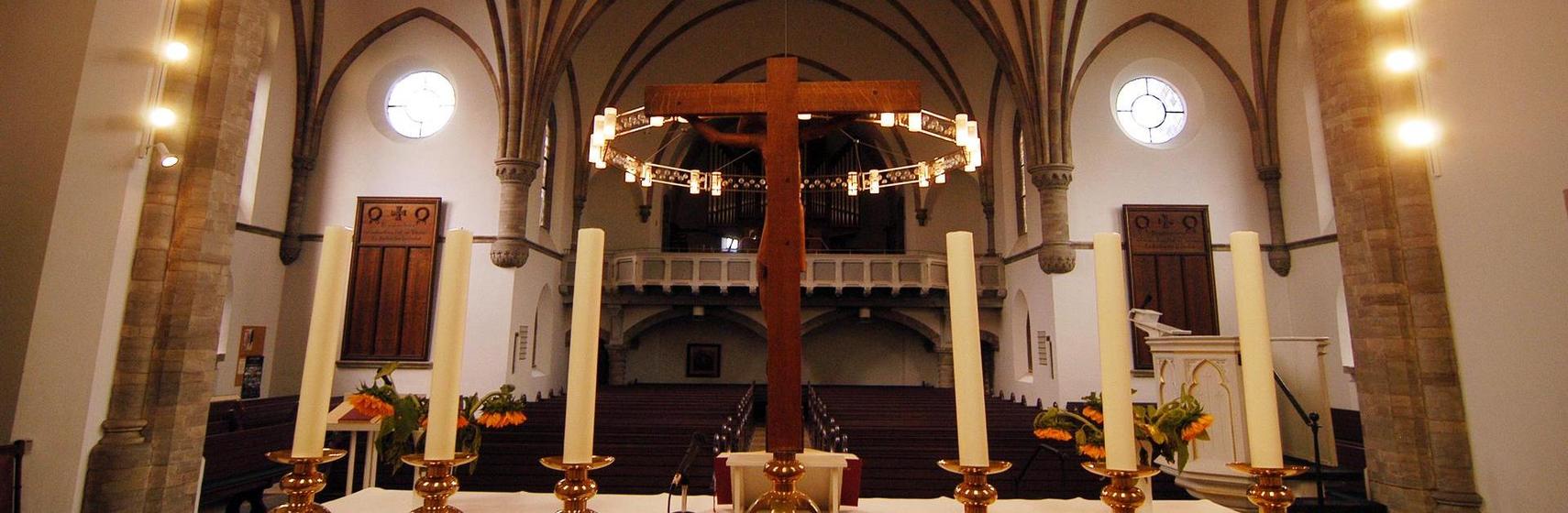 Header Garnisonkirche Oldenburg Blick in den Innenraum vom Altar aus 