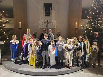 2022-12-24_Krippengeflüster um Lamm Berti